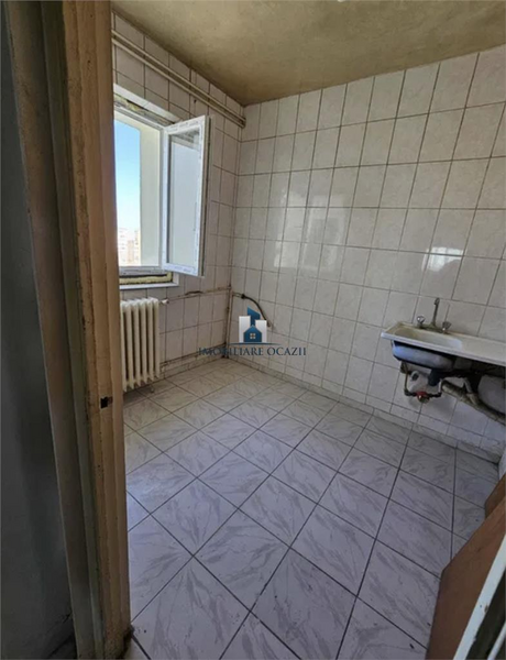 Constantin Brancoveanu, vanzare apartament 3 camere decomandat